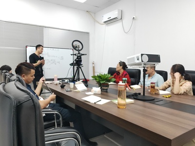 俪一生高层领导面向员工开展业务直播培训