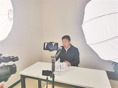 局长直播,为老兵带货